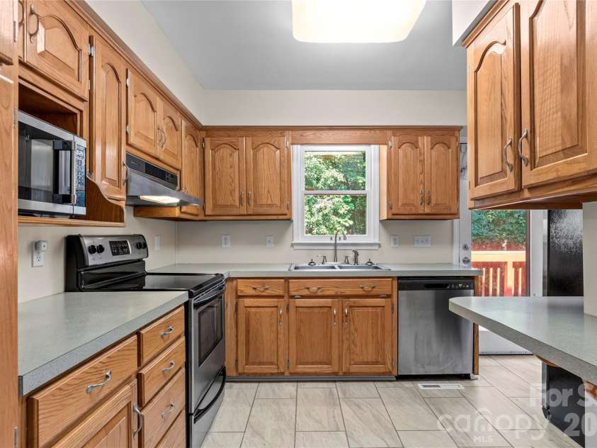6045 Stone Bluff Drive, Clemmons, NC 27012.  MLS# CAR4414958, YatesRealty ID 44535. 