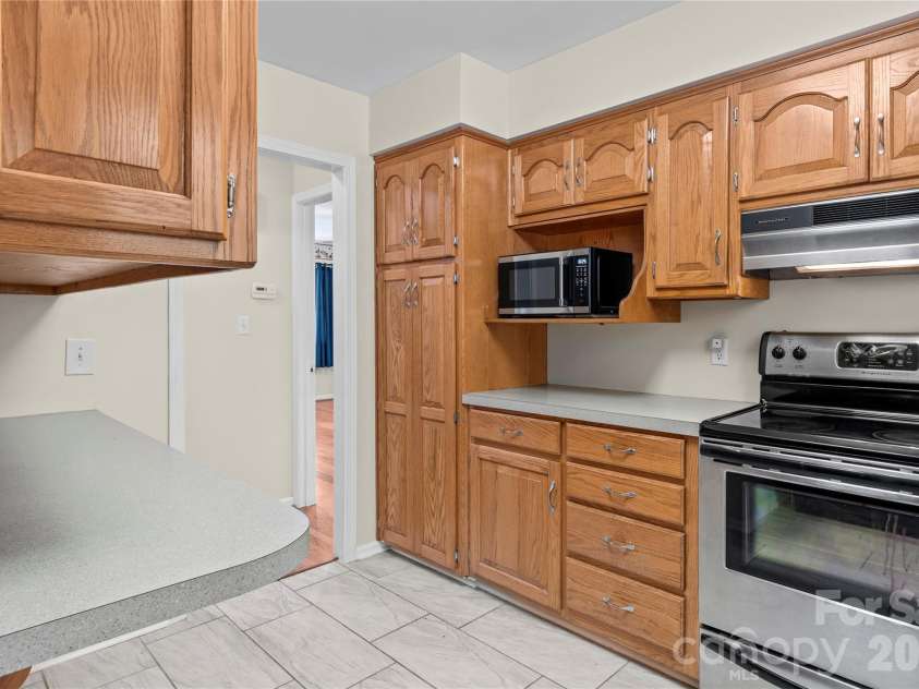 6045 Stone Bluff Drive, Clemmons, NC 27012.  MLS# CAR4414958, YatesRealty ID 44535. 