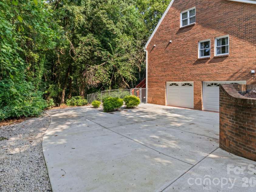 6045 Stone Bluff Drive, Clemmons, NC 27012.  MLS# CAR4414958, YatesRealty ID 44535. 