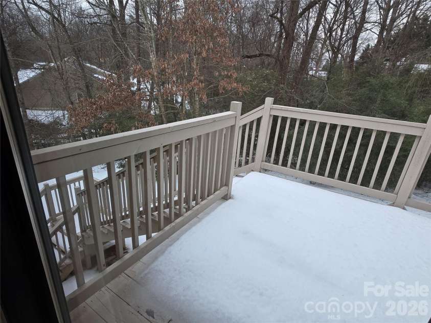 188 39th Avenue Court, Hickory, NC 28601.  MLS# CAR4334258, YatesRealty ID 4454. 