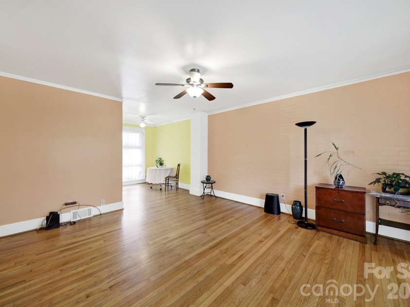 4511 Woodlark Lane, Charlotte, NC 28211.  MLS# CAR4414919, YatesRealty ID 44540. 