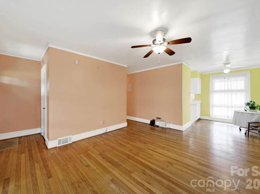 4511 Woodlark Lane, Charlotte, NC 28211.  MLS# CAR4414919, YatesRealty ID 44540. 