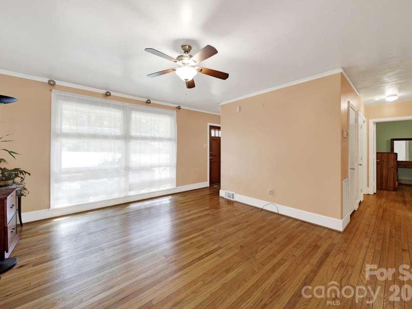 4511 Woodlark Lane, Charlotte, NC 28211.  MLS# CAR4414919, YatesRealty ID 44540. 
