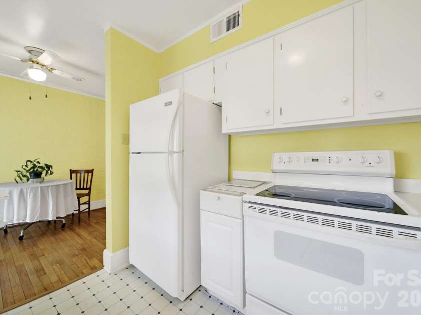 4511 Woodlark Lane, Charlotte, NC 28211.  MLS# CAR4414919, YatesRealty ID 44540. 