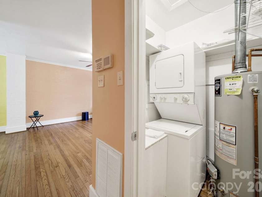 4511 Woodlark Lane, Charlotte, NC 28211.  MLS# CAR4414919, YatesRealty ID 44540. 