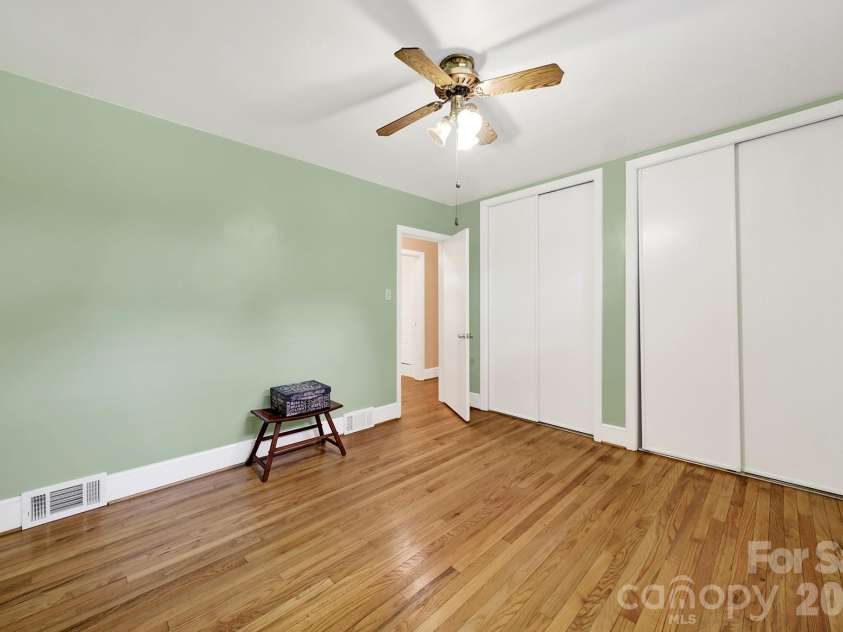 4511 Woodlark Lane, Charlotte, NC 28211.  MLS# CAR4414919, YatesRealty ID 44540. 