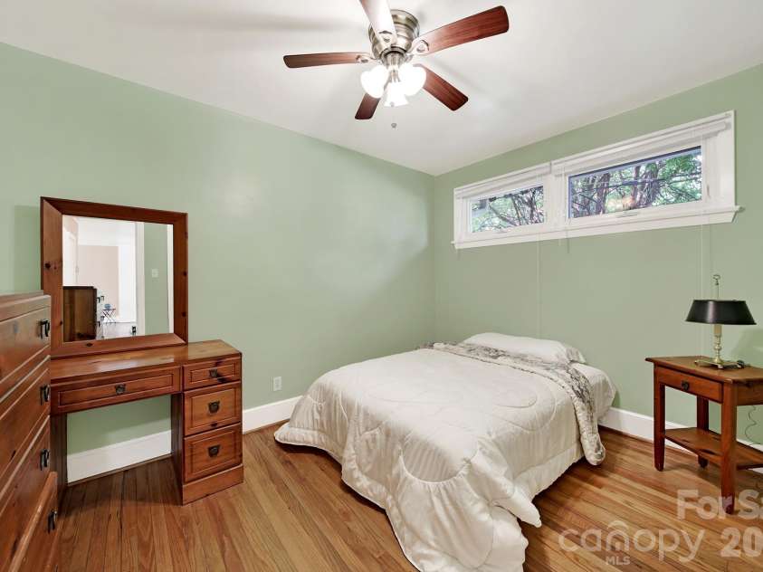 4511 Woodlark Lane, Charlotte, NC 28211.  MLS# CAR4414919, YatesRealty ID 44540. 