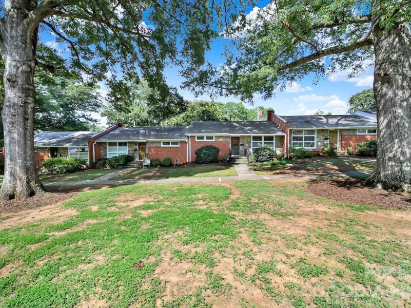 4511 Woodlark Lane, Charlotte, NC 28211.  MLS# CAR4414919, YatesRealty ID 44540. 