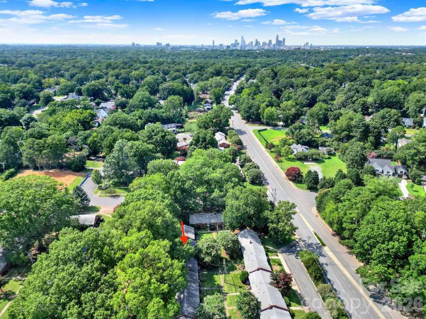 4511 Woodlark Lane, Charlotte, NC 28211.  MLS# CAR4414919, YatesRealty ID 44540. 