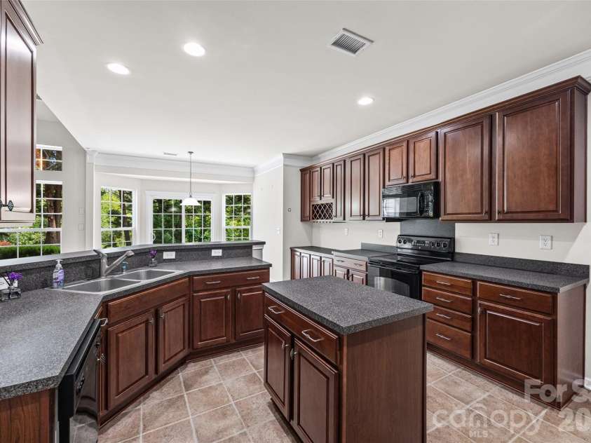 5914 Kirkwynd Commons Drive, Charlotte, NC 28278.  MLS# CAR4412989, YatesRealty ID 44542. 