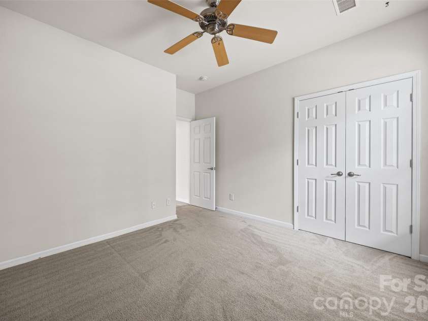 5914 Kirkwynd Commons Drive, Charlotte, NC 28278.  MLS# CAR4412989, YatesRealty ID 44542. With oversized closet