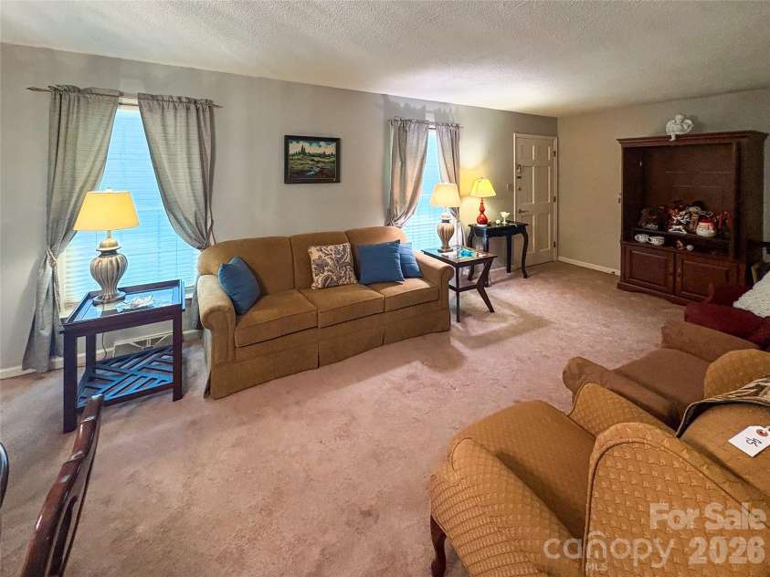 924 Thomas Street, Statesville, NC 28677.  MLS# CAR4398271, YatesRealty ID 44543. 