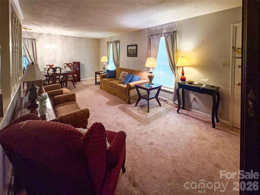 924 Thomas Street, Statesville, NC 28677.  MLS# CAR4398271, YatesRealty ID 44543. 