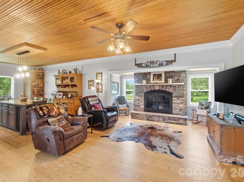 176 Meek Road, Gastonia, NC 28056.  MLS# CAR4414640, YatesRealty ID 44544. 