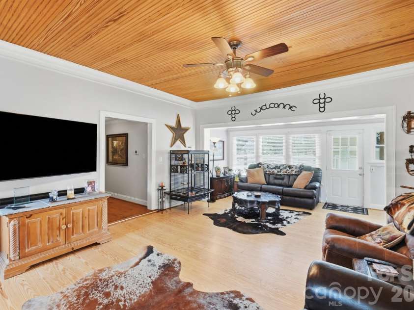 176 Meek Road, Gastonia, NC 28056.  MLS# CAR4414640, YatesRealty ID 44544. 