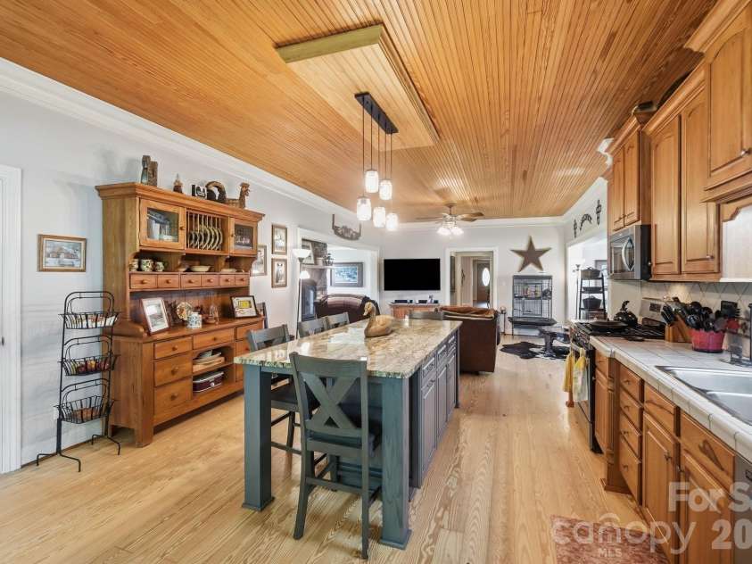 176 Meek Road, Gastonia, NC 28056.  MLS# CAR4414640, YatesRealty ID 44544. 
