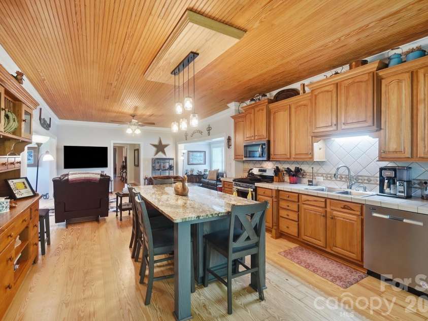 176 Meek Road, Gastonia, NC 28056.  MLS# CAR4414640, YatesRealty ID 44544. 