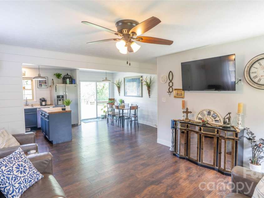 130 Beaverdam Heights Drive, Canton, NC 28716.  MLS# CAR4414210, YatesRealty ID 44546. 