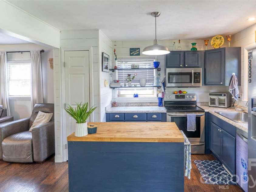 130 Beaverdam Heights Drive, Canton, NC 28716.  MLS# CAR4414210, YatesRealty ID 44546. 