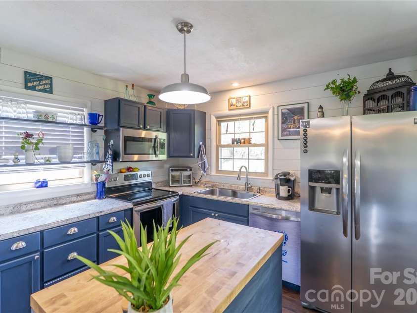 130 Beaverdam Heights Drive, Canton, NC 28716.  MLS# CAR4414210, YatesRealty ID 44546. 