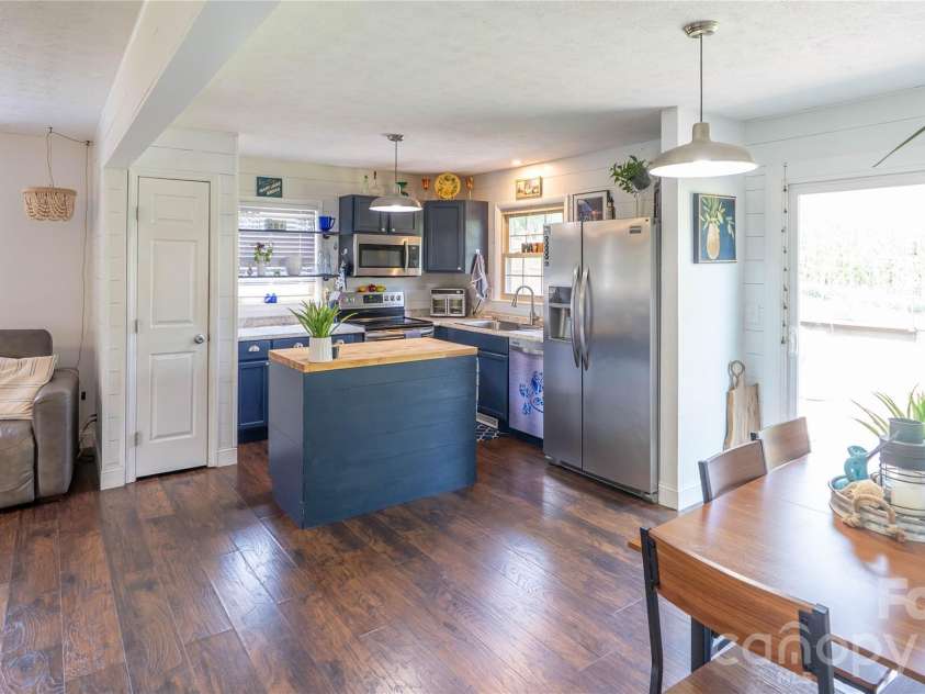 130 Beaverdam Heights Drive, Canton, NC 28716.  MLS# CAR4414210, YatesRealty ID 44546. 