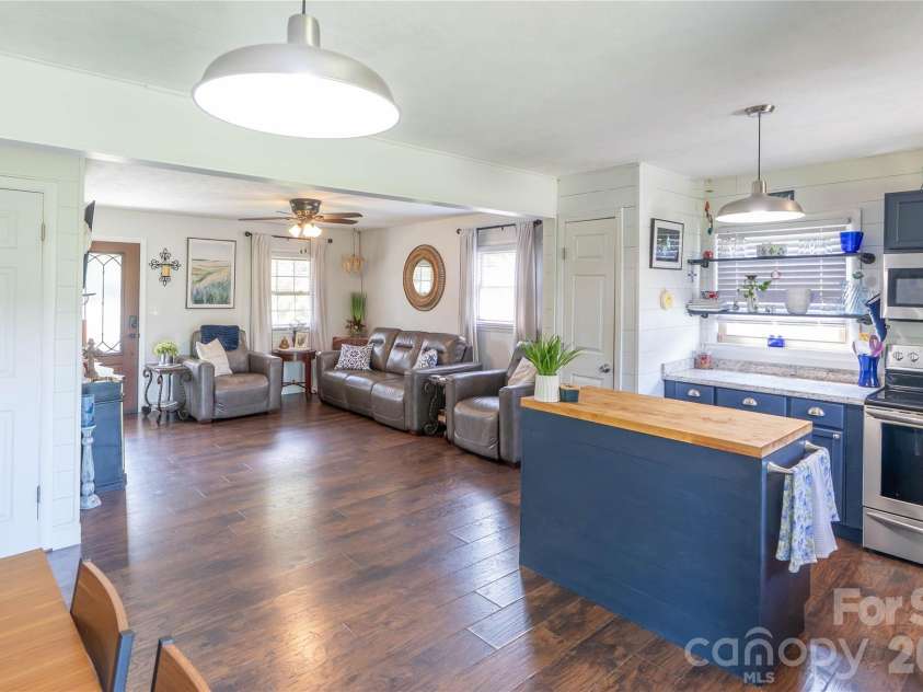 130 Beaverdam Heights Drive, Canton, NC 28716.  MLS# CAR4414210, YatesRealty ID 44546. 