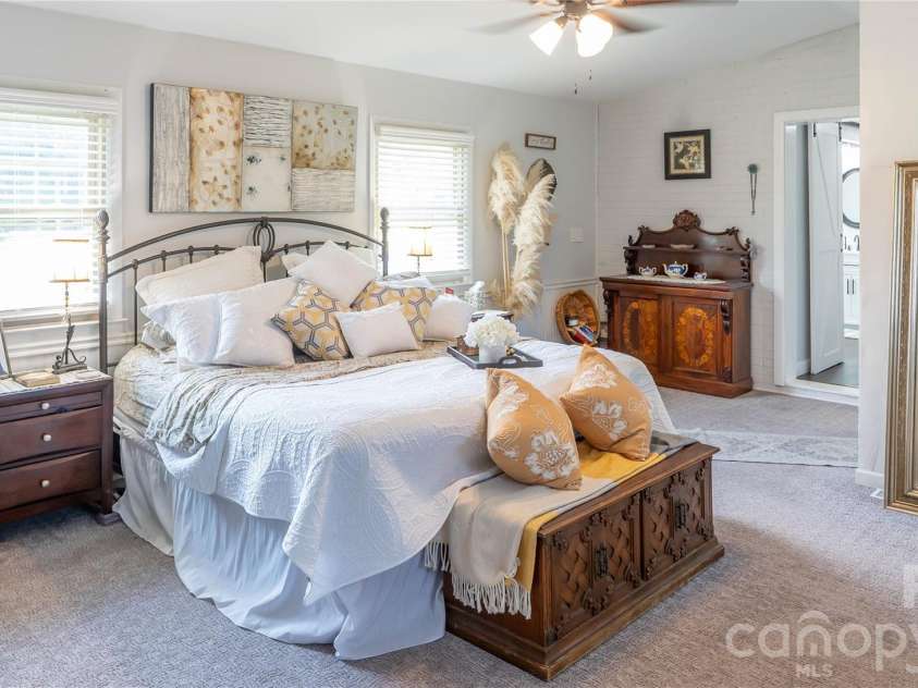 130 Beaverdam Heights Drive, Canton, NC 28716.  MLS# CAR4414210, YatesRealty ID 44546. 