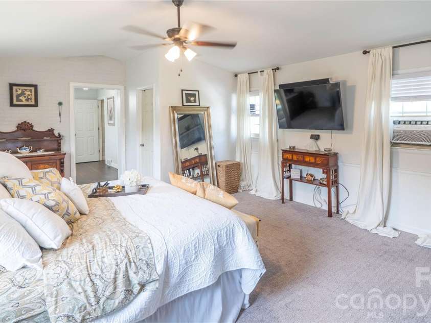 130 Beaverdam Heights Drive, Canton, NC 28716.  MLS# CAR4414210, YatesRealty ID 44546. 