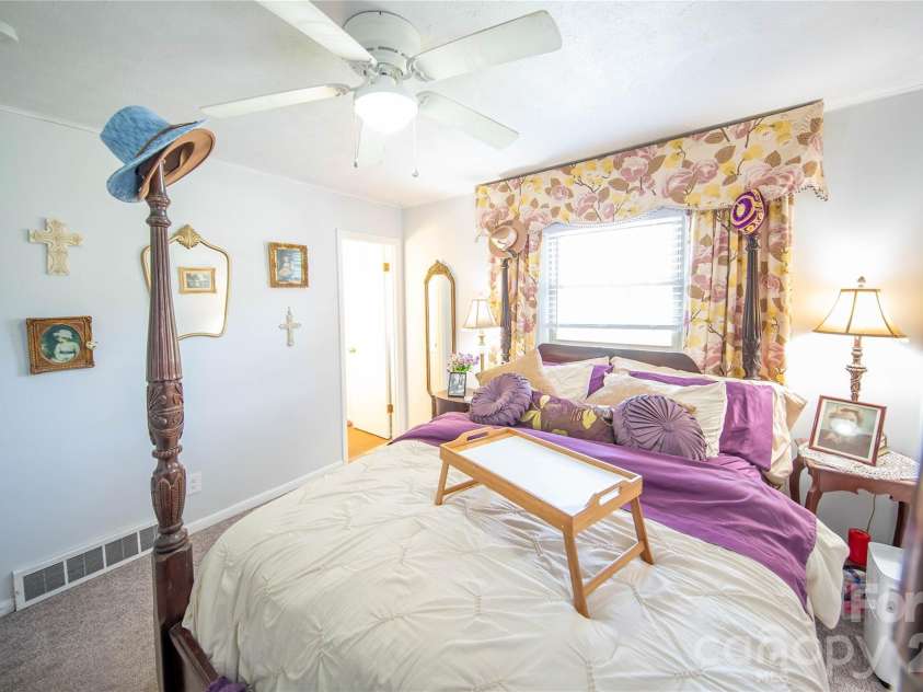 130 Beaverdam Heights Drive, Canton, NC 28716.  MLS# CAR4414210, YatesRealty ID 44546. 