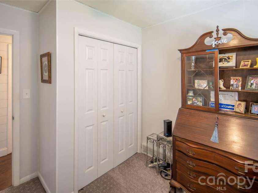 130 Beaverdam Heights Drive, Canton, NC 28716.  MLS# CAR4414210, YatesRealty ID 44546. 