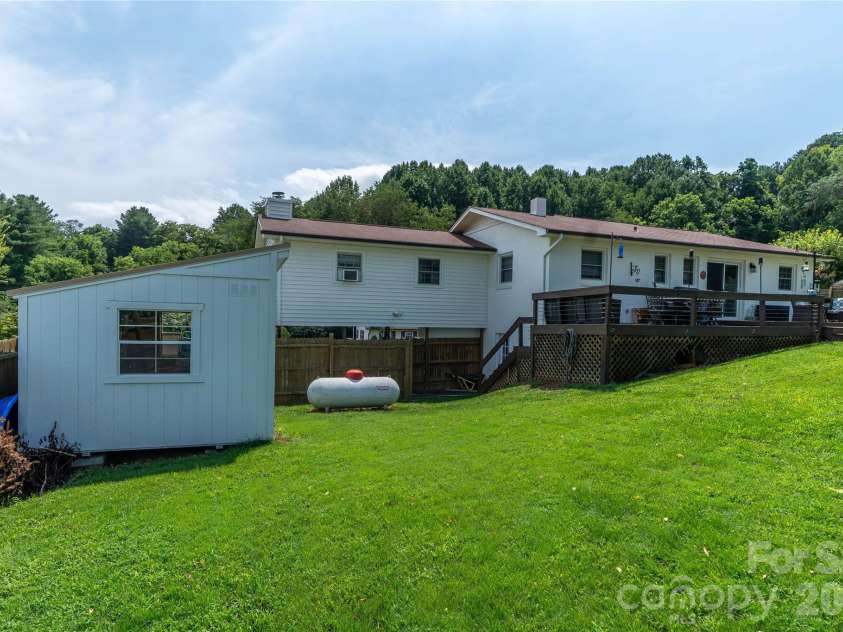 130 Beaverdam Heights Drive, Canton, NC 28716.  MLS# CAR4414210, YatesRealty ID 44546. 