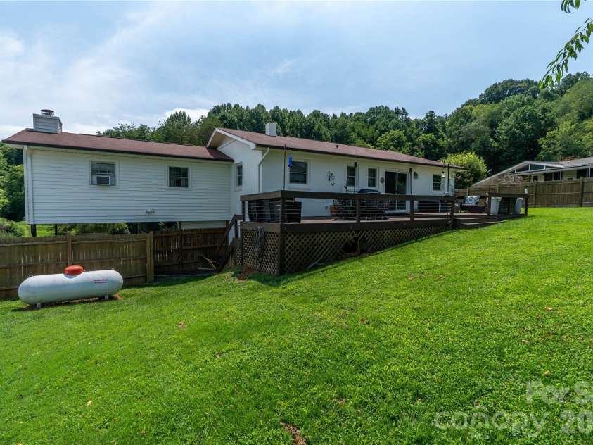130 Beaverdam Heights Drive, Canton, NC 28716.  MLS# CAR4414210, YatesRealty ID 44546. 