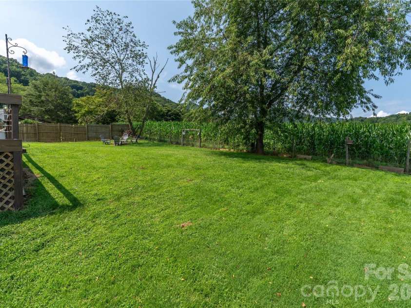 130 Beaverdam Heights Drive, Canton, NC 28716.  MLS# CAR4414210, YatesRealty ID 44546. 