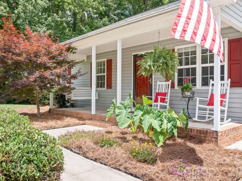 218 Vernon Street, Cherryville, NC 28021.  MLS# CAR4396544, YatesRealty ID 44547. 