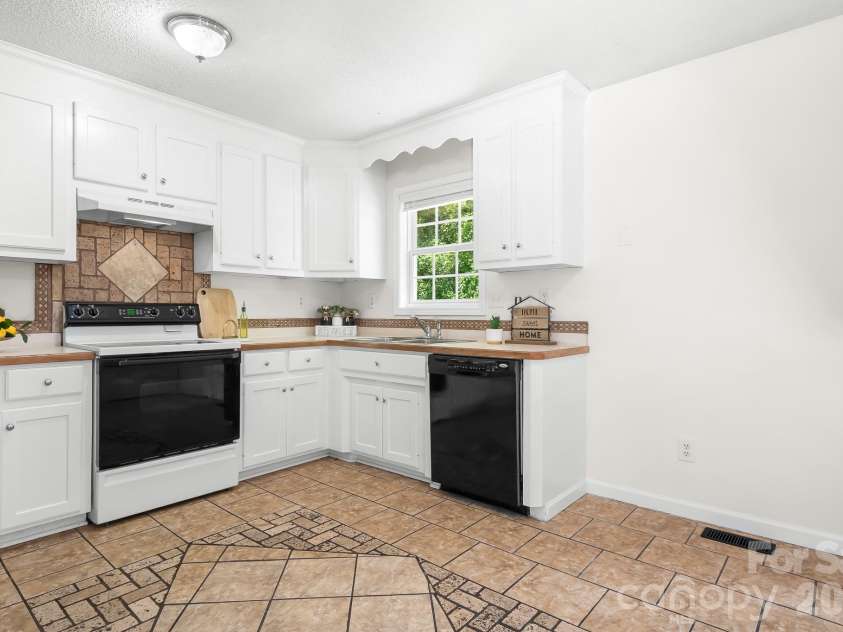 218 Vernon Street, Cherryville, NC 28021.  MLS# CAR4396544, YatesRealty ID 44547. 