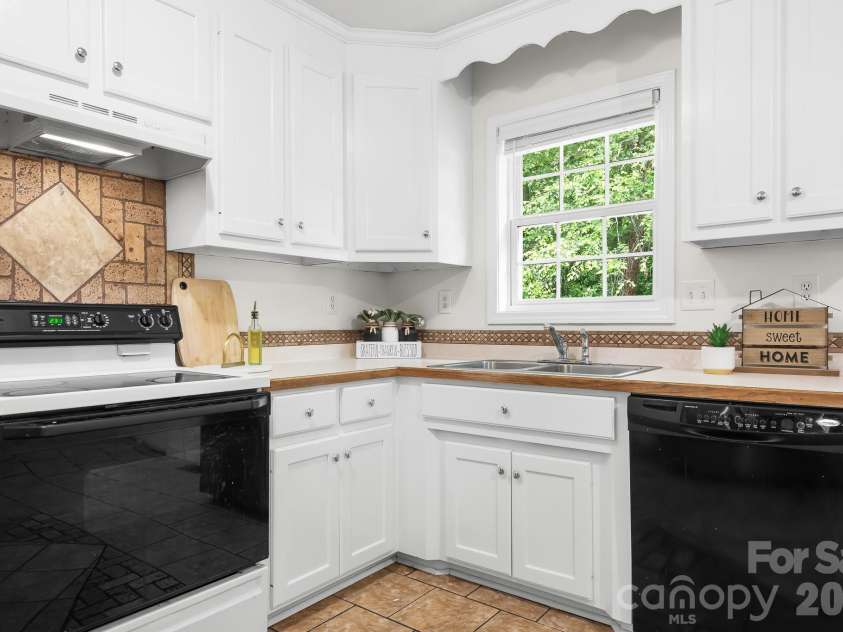 218 Vernon Street, Cherryville, NC 28021.  MLS# CAR4396544, YatesRealty ID 44547. 