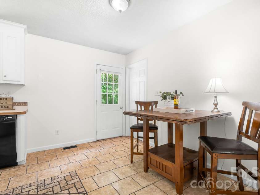 218 Vernon Street, Cherryville, NC 28021.  MLS# CAR4396544, YatesRealty ID 44547. 