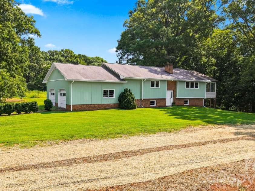 3610 Thrift Drive, Lincolnton, NC 28092.  MLS# CAR4414930, YatesRealty ID 44548. 