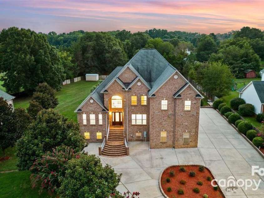 109 Dabbling Duck Circle, Mooresville, NC 28117.  MLS# CAR4286638, YatesRealty ID 4455. 