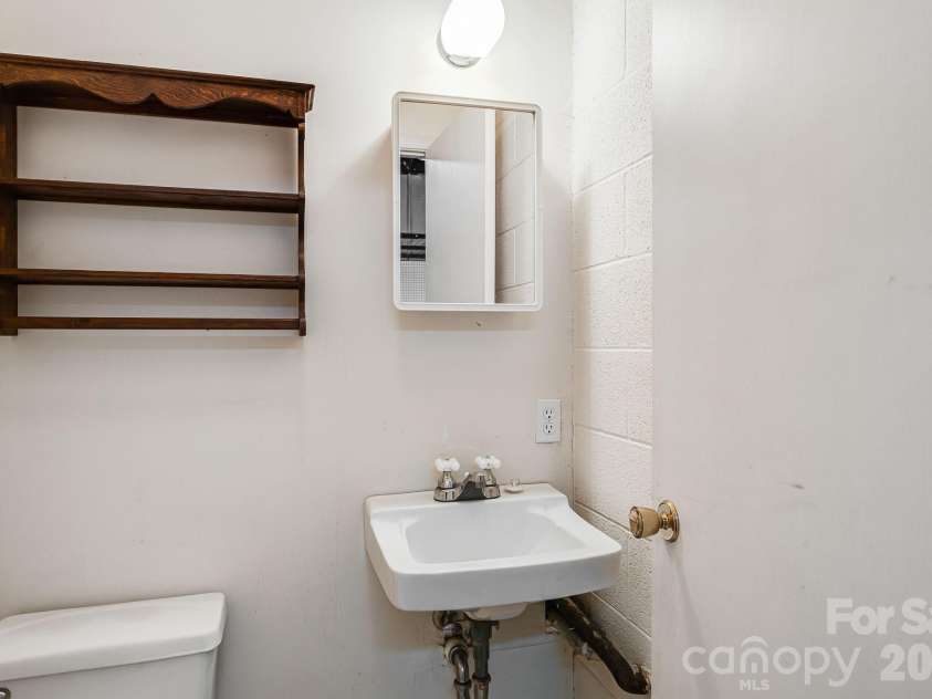 200 Duck Drive, Mars Hill, NC 28754.  MLS# CAR4347265, YatesRealty ID 4455. 