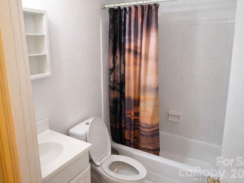 310 Hollis Road, Charlotte, NC 28209.  MLS# CAR4343083, YatesRealty ID 4455. 