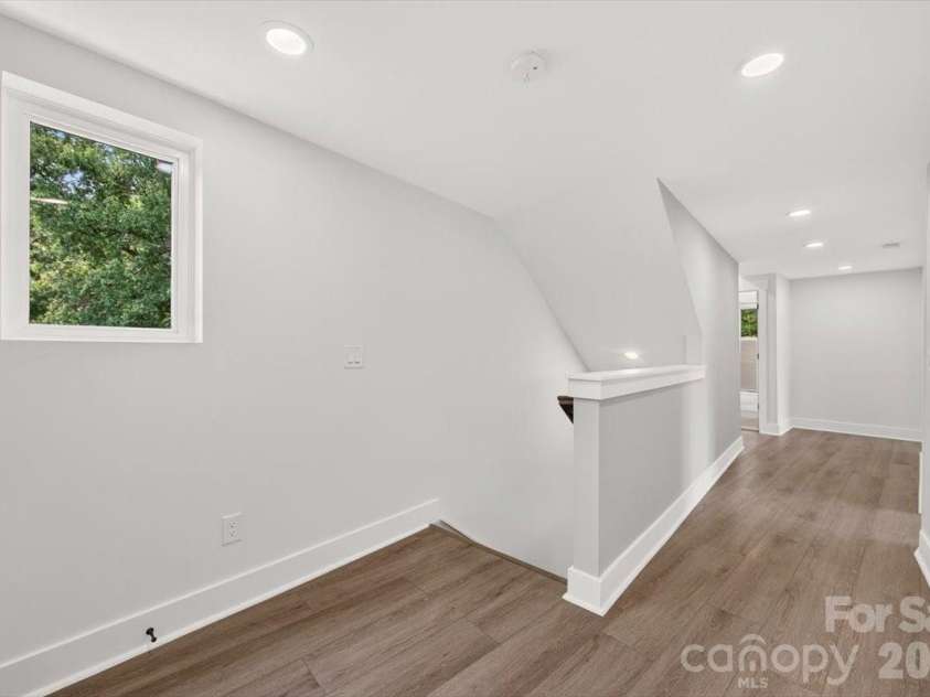 120 French Street, Charlotte, NC 28216.  MLS# CAR4414734, YatesRealty ID 44550. Third level landing