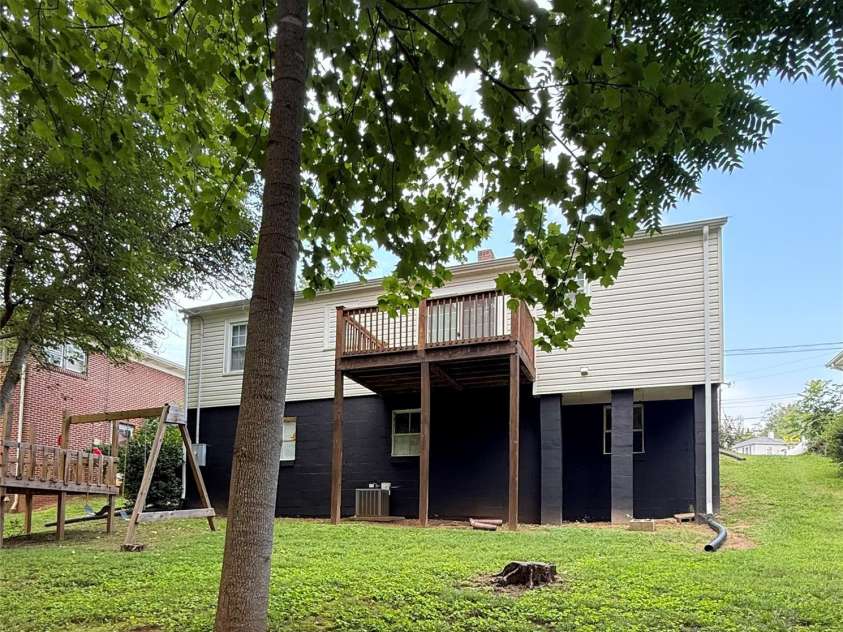 416 Edgewood Drive, Lenoir, NC 28645.  MLS# CAR4410934, YatesRealty ID 44552. 