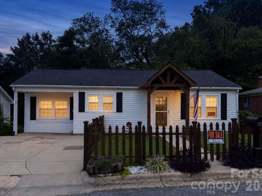 416 Edgewood Drive, Lenoir, NC 28645.  MLS# CAR4410934, YatesRealty ID 44552. 