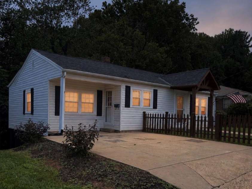 416 Edgewood Drive, Lenoir, NC 28645.  MLS# CAR4410934, YatesRealty ID 44552. 