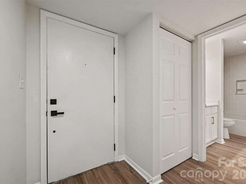 8027 Cedar Glen Drive, Charlotte, NC 28212.  MLS# CAR4414652, YatesRealty ID 44555. Entrance