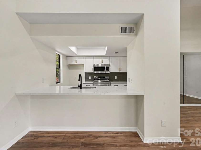 8027 Cedar Glen Drive, Charlotte, NC 28212.  MLS# CAR4414652, YatesRealty ID 44555. Kitchen