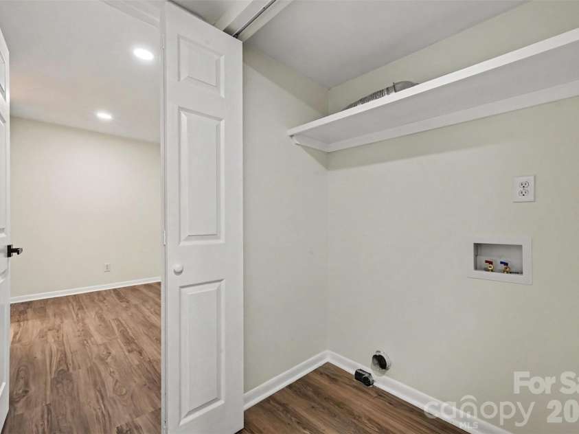 8027 Cedar Glen Drive, Charlotte, NC 28212.  MLS# CAR4414652, YatesRealty ID 44555. Laundry Area