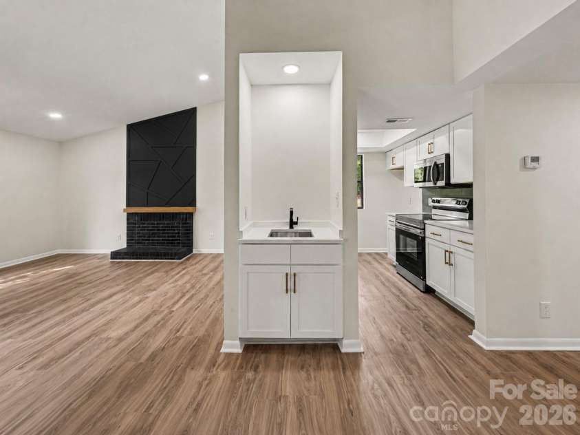 8027 Cedar Glen Drive, Charlotte, NC 28212.  MLS# CAR4414652, YatesRealty ID 44555. Living Area