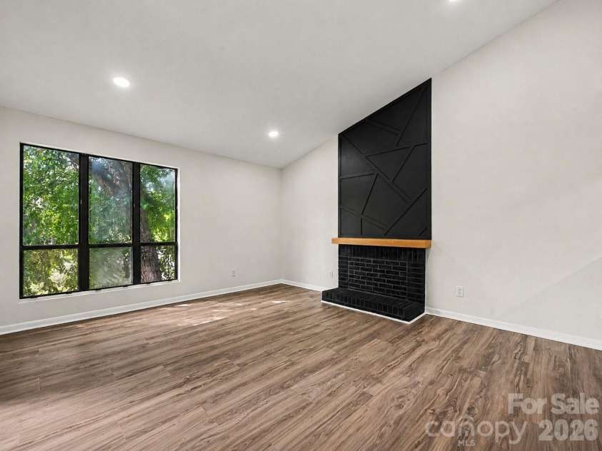 8027 Cedar Glen Drive, Charlotte, NC 28212.  MLS# CAR4414652, YatesRealty ID 44555. Living Room